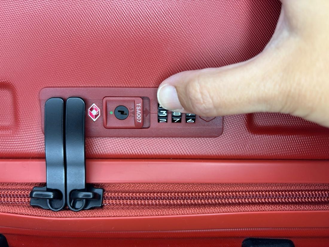 Set a TSA luggage lock